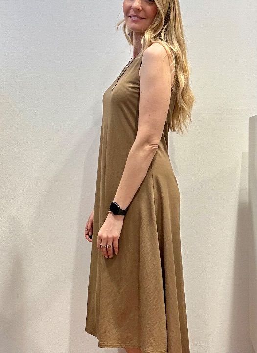 Abito con coda rayon biscotto (4)