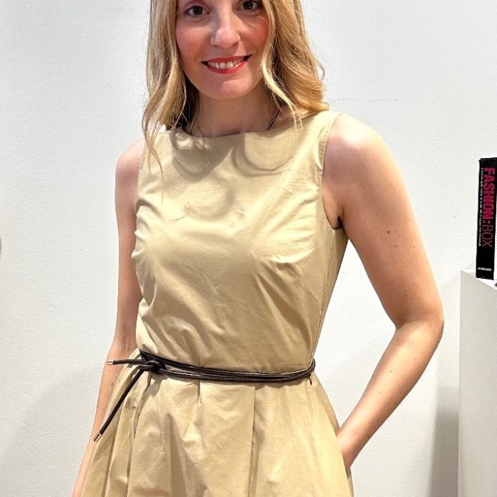 Abito in cotone svasato midi beige  (4)