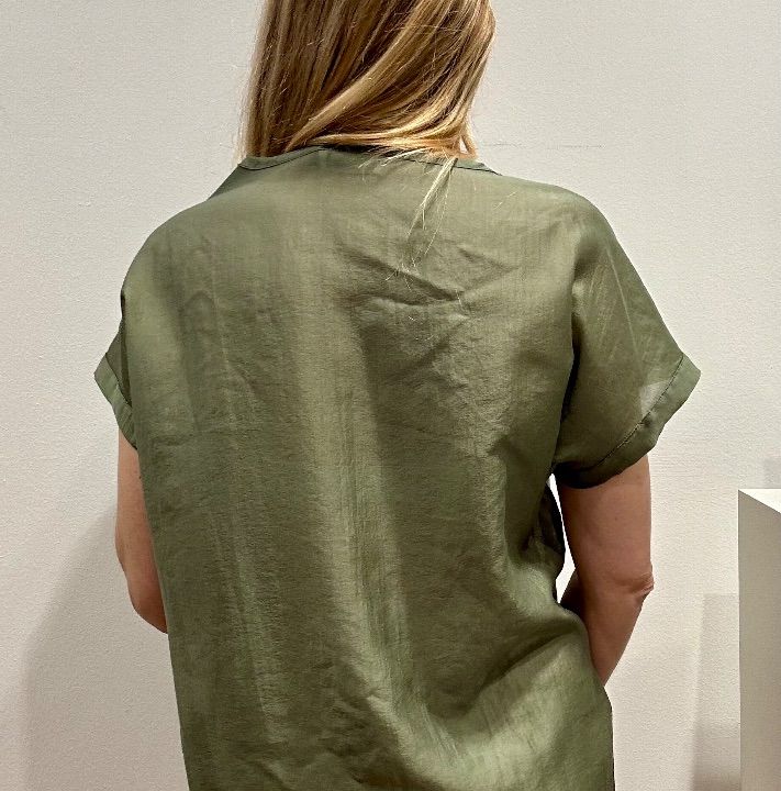 Blusa in lyocell semitrasparente verde oliva  (3)