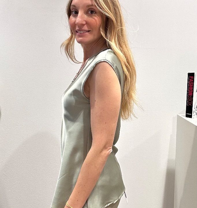Blusa satin verde salvia (2)