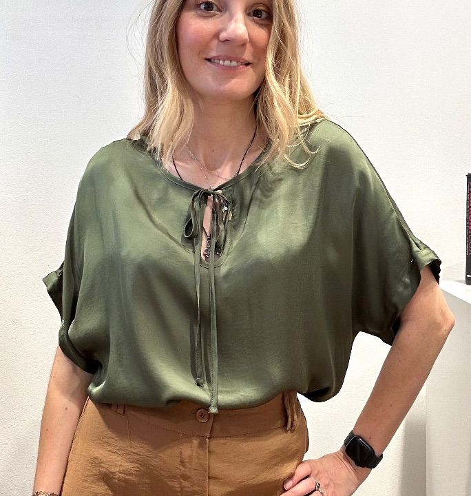 Blusa viscosa laccino verde oliva (5)