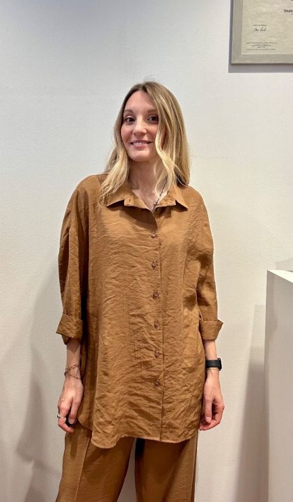 Camicia e color cuoio