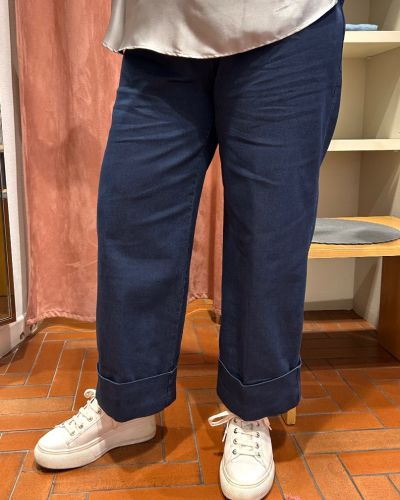 Jeans elastico e risvolto 