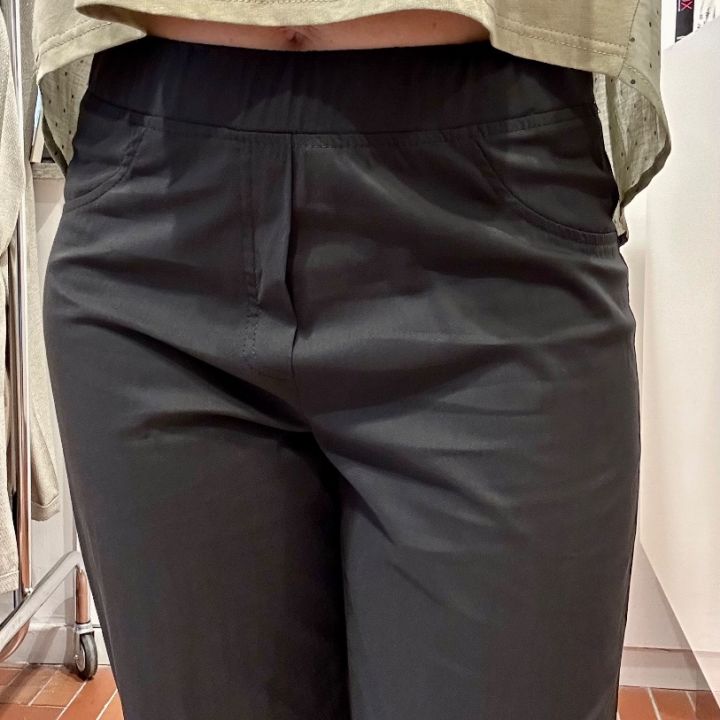 Pantalone elastico e risvolto nero (3)
