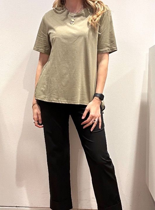 Pantalone elastico e risvolto nero (4)