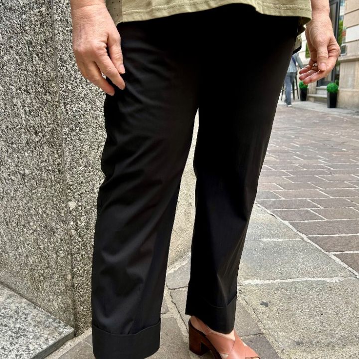 Pantalone elastico e risvolto nero (5)