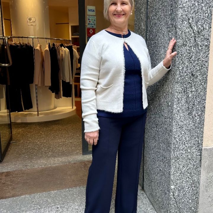Pantalone palazzo con elastico e impuntura blu (3)