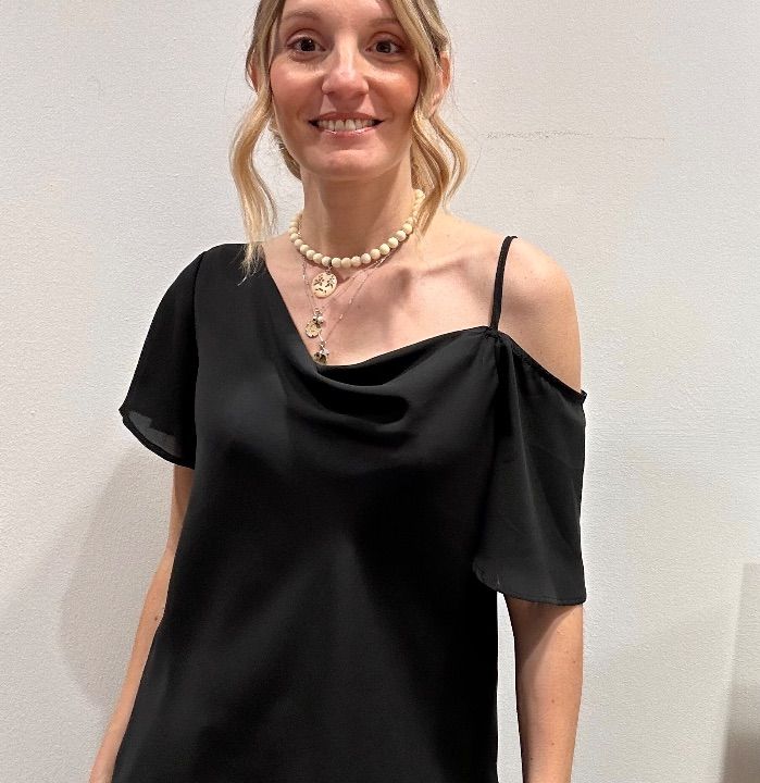 Top asimmetrico spallina nero (3)